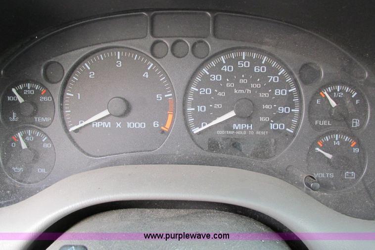 image for item F8592 2000 GMC Envoy SUV