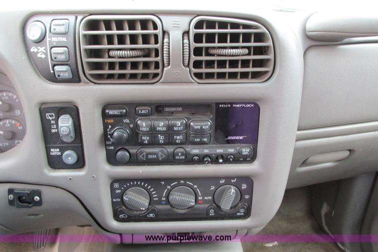 image for item F8592 2000 GMC Envoy SUV