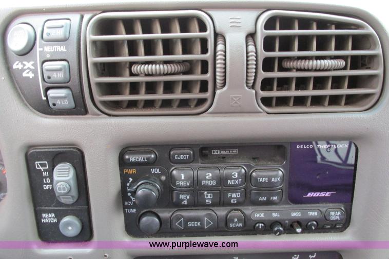 image for item F8592 2000 GMC Envoy SUV