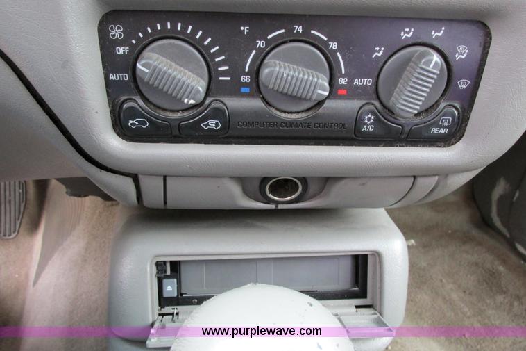 image for item F8592 2000 GMC Envoy SUV