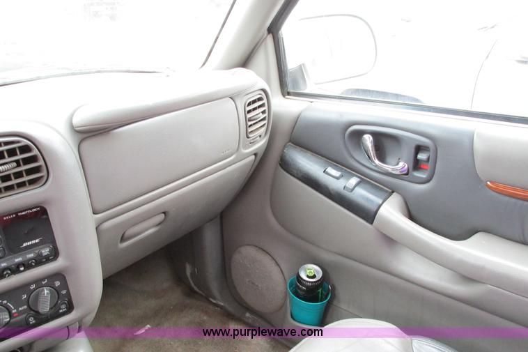 image for item F8592 2000 GMC Envoy SUV