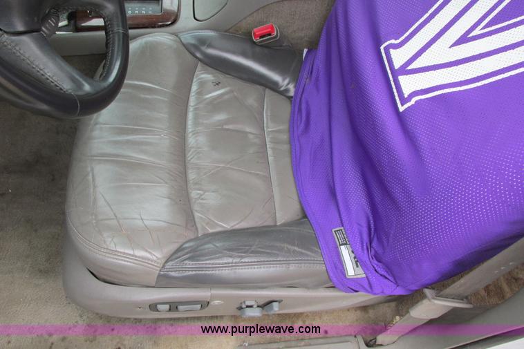 image for item F8592 2000 GMC Envoy SUV