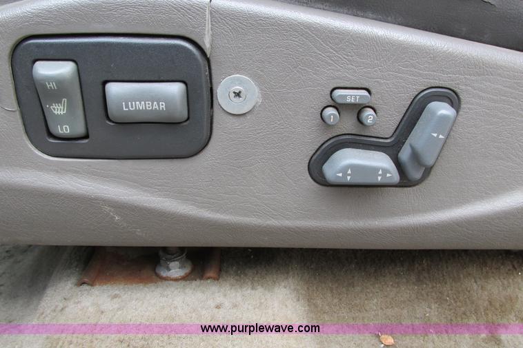 image for item F8592 2000 GMC Envoy SUV