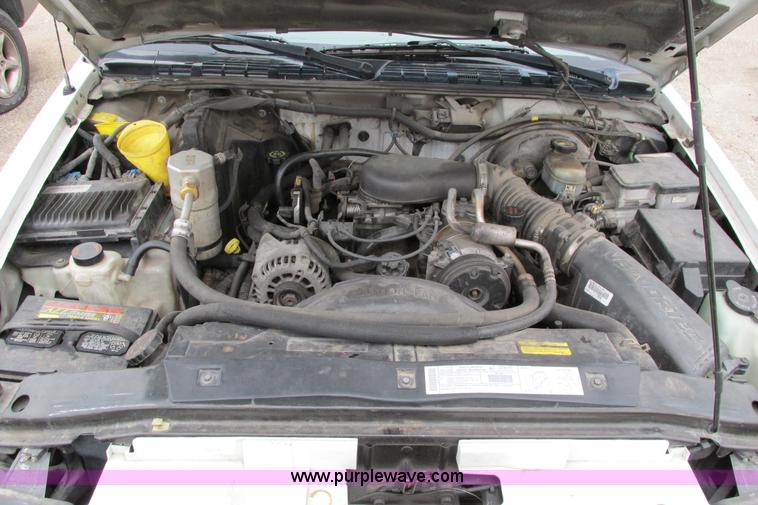 image for item F8592 2000 GMC Envoy SUV