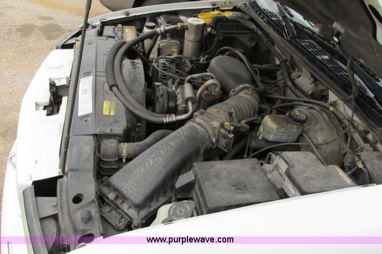 image for item F8592 2000 GMC Envoy SUV