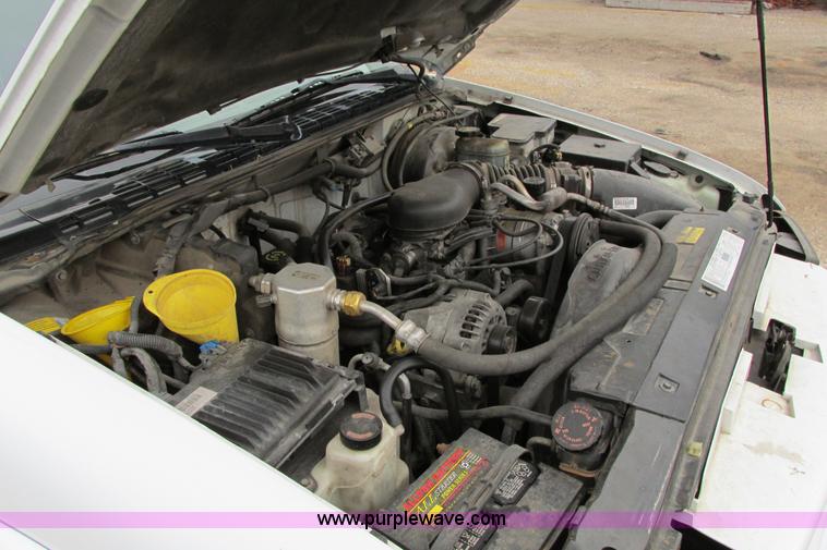 image for item F8592 2000 GMC Envoy SUV