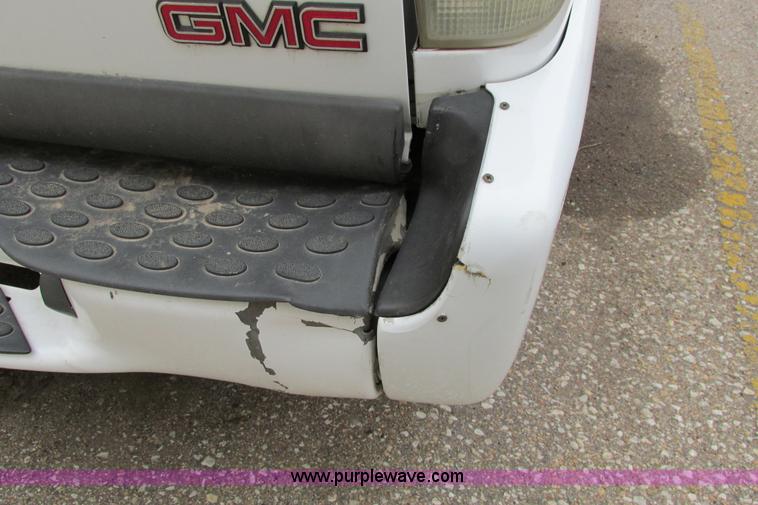 image for item F8592 2000 GMC Envoy SUV