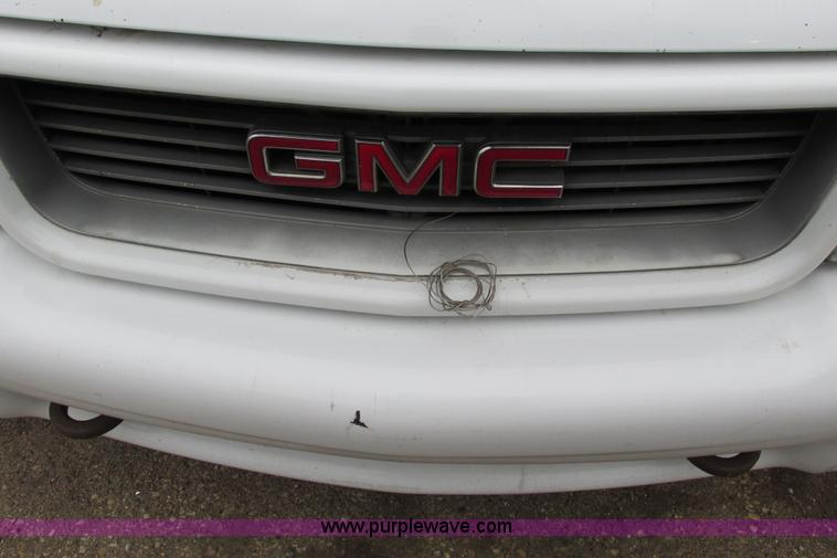 image for item F8592 2000 GMC Envoy SUV
