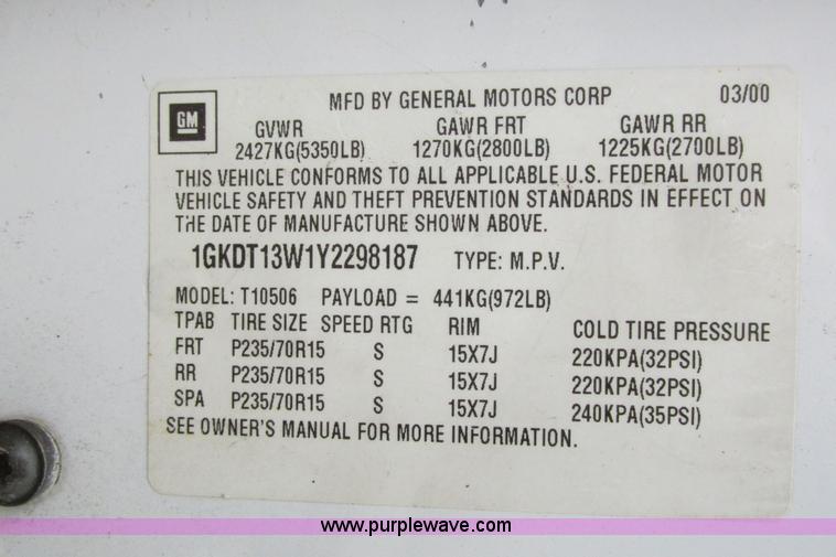 image for item F8592 2000 GMC Envoy SUV
