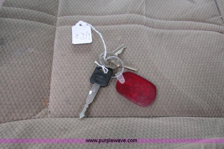 image for item F8593 1997 Ford Taurus GL