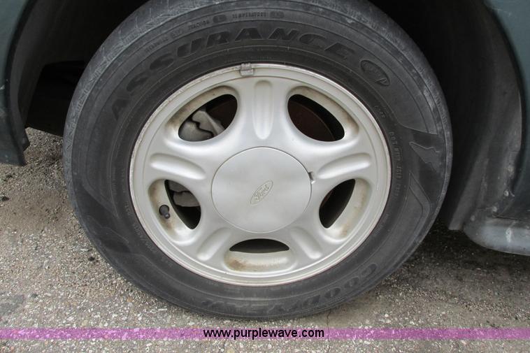image for item F8593 1997 Ford Taurus GL
