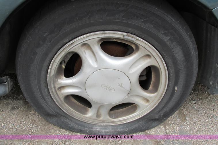 image for item F8593 1997 Ford Taurus GL