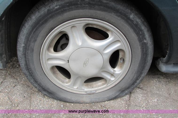 image for item F8593 1997 Ford Taurus GL