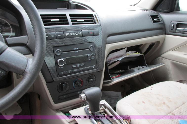 image for item F8594 2007 Ford Fusion SE