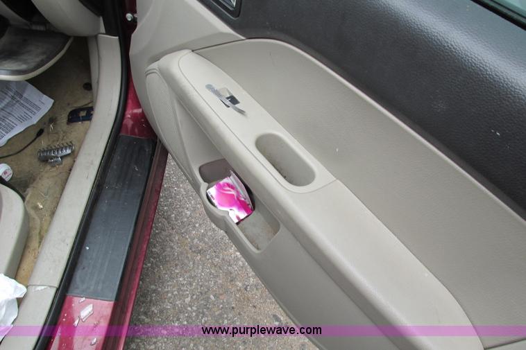 image for item F8594 2007 Ford Fusion SE