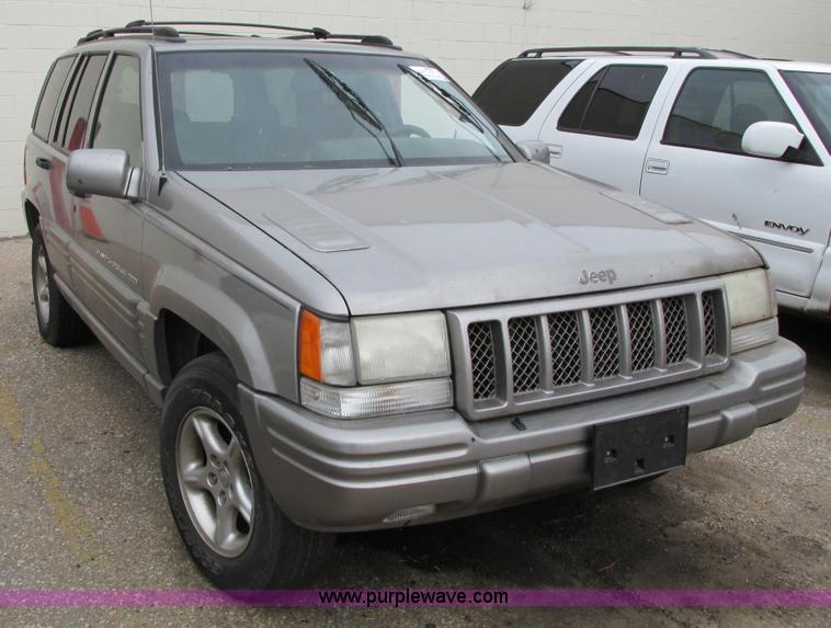 image for item F8596 1998 Jeep Grand Cherokee Limited SUV