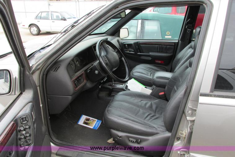 image for item F8596 1998 Jeep Grand Cherokee Limited SUV