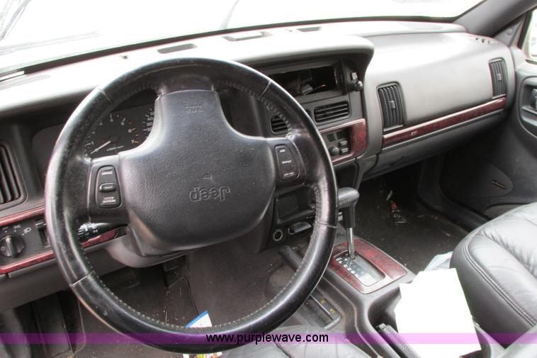 image for item F8596 1998 Jeep Grand Cherokee Limited SUV