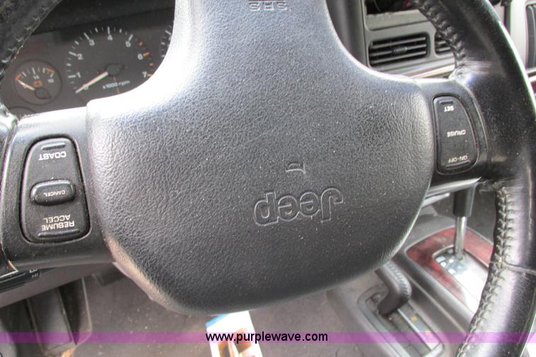 image for item F8596 1998 Jeep Grand Cherokee Limited SUV