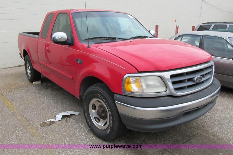 image for item F8597 2000 Ford F150 XLT SuperCab pickup truck