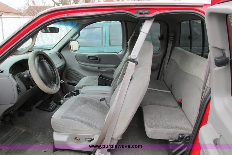 image for item F8597 2000 Ford F150 XLT SuperCab pickup truck