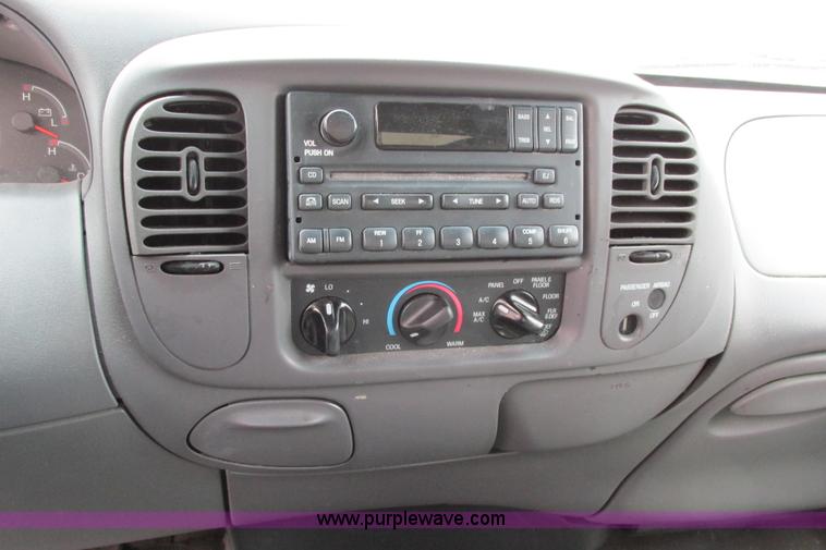 image for item F8597 2000 Ford F150 XLT SuperCab pickup truck