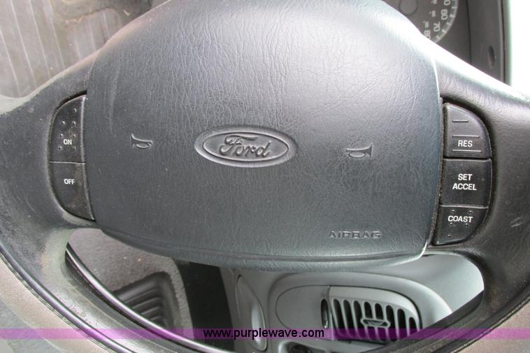 image for item F8597 2000 Ford F150 XLT SuperCab pickup truck