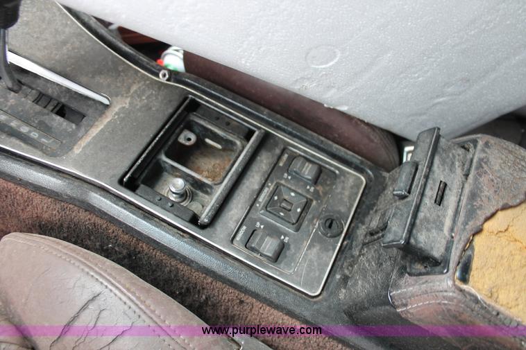 image for item W9441 1988 Lincoln Mark VII LSC