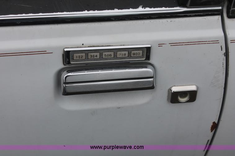 image for item W9441 1988 Lincoln Mark VII LSC