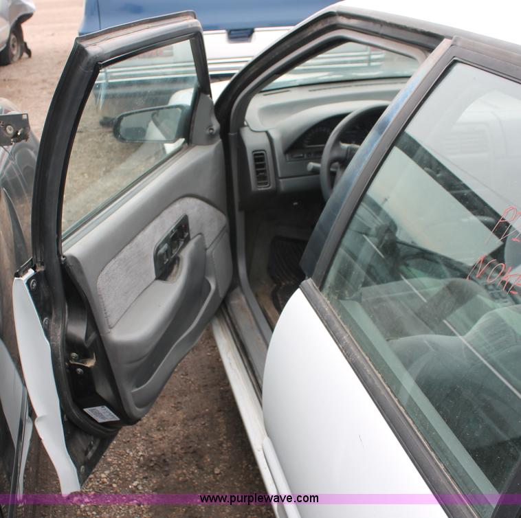 image for item W9445 1994 Saturn SL SL2