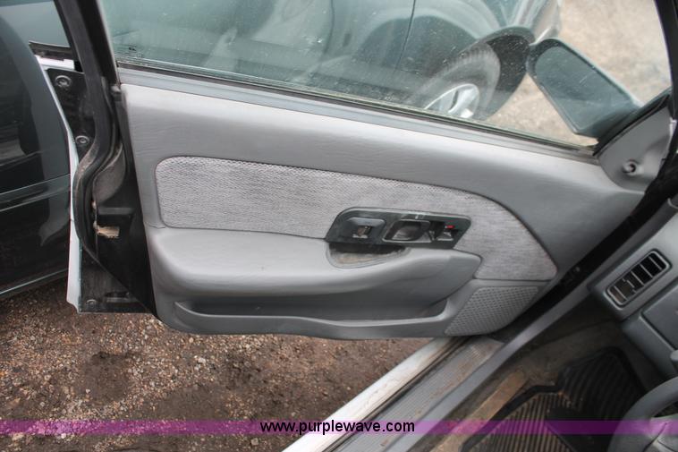 image for item W9445 1994 Saturn SL SL2