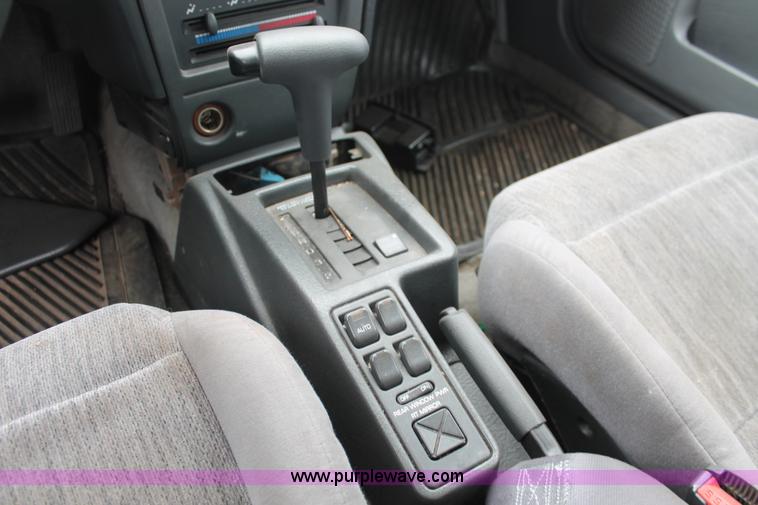 image for item W9445 1994 Saturn SL SL2