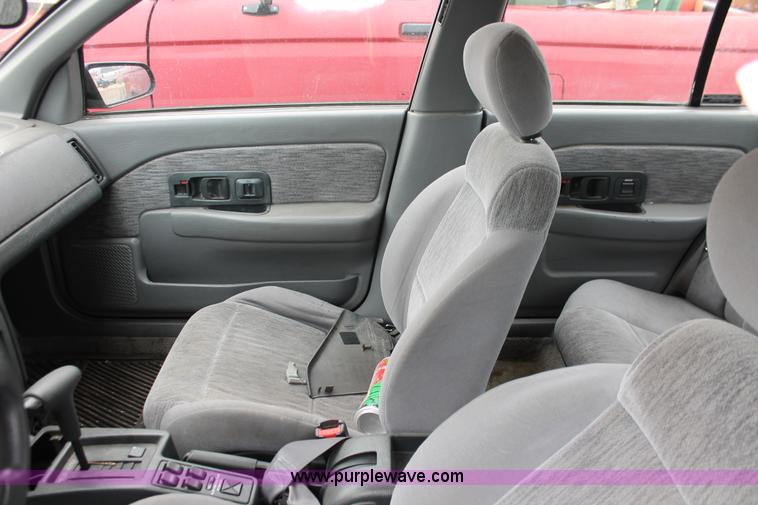 image for item W9445 1994 Saturn SL SL2