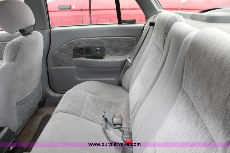 image for item W9445 1994 Saturn SL SL2