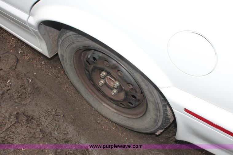 image for item W9445 1994 Saturn SL SL2