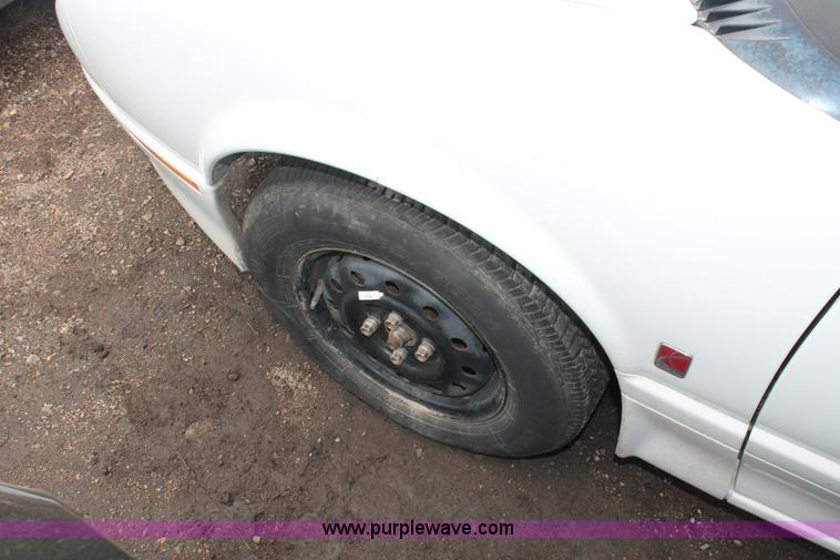 image for item W9445 1994 Saturn SL SL2