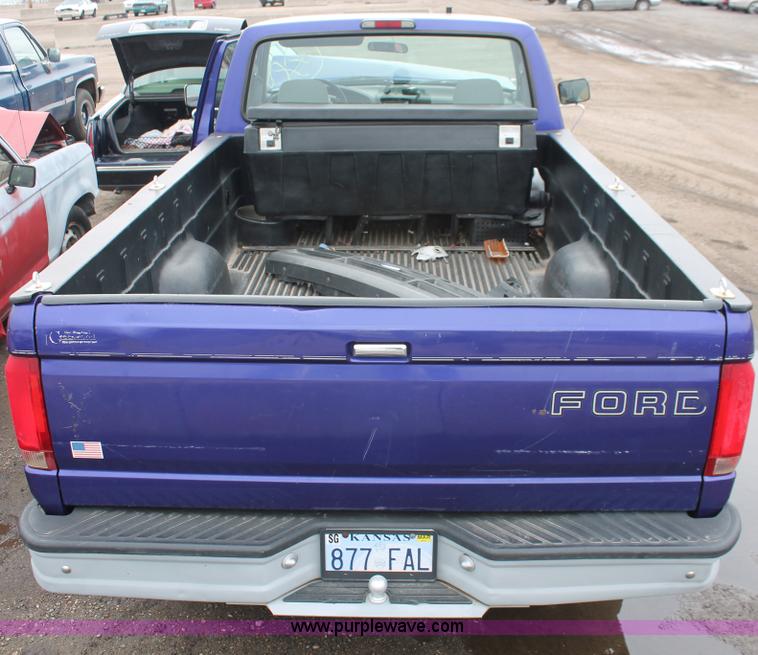 image for item W9449 1995 Ford F150 XL pickup truck