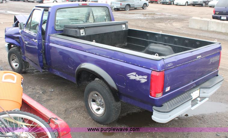 image for item W9449 1995 Ford F150 XL pickup truck