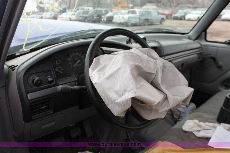 image for item W9449 1995 Ford F150 XL pickup truck