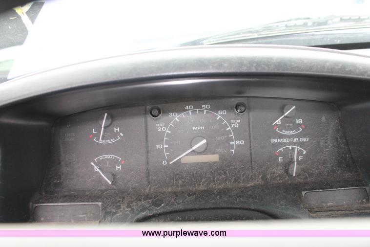 image for item W9449 1995 Ford F150 XL pickup truck