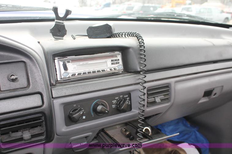 image for item W9449 1995 Ford F150 XL pickup truck