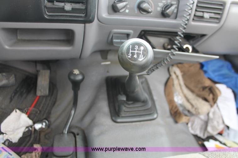 image for item W9449 1995 Ford F150 XL pickup truck