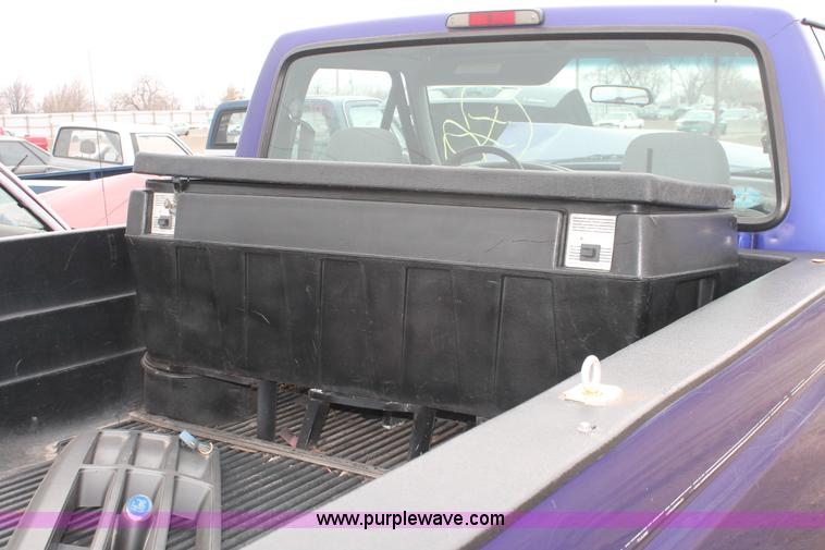 image for item W9449 1995 Ford F150 XL pickup truck