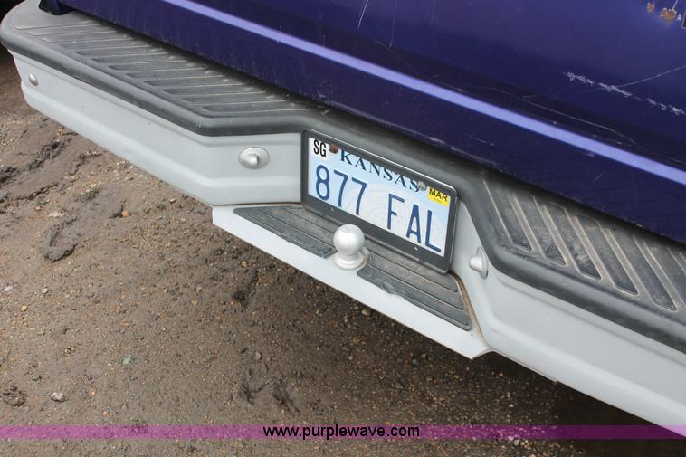 image for item W9449 1995 Ford F150 XL pickup truck