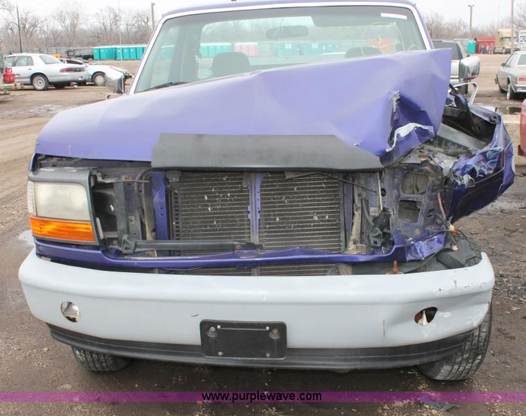 image for item W9449 1995 Ford F150 XL pickup truck