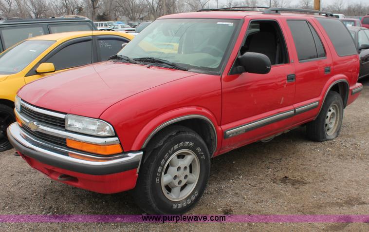 image for item W9453 1999 Chevrolet Blazer SUV
