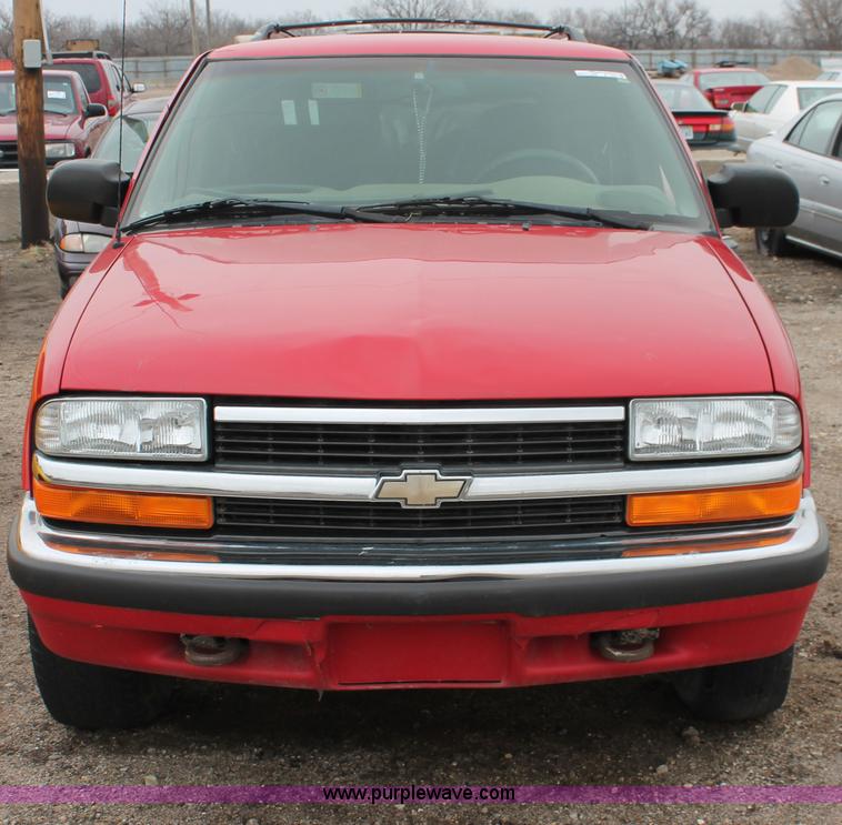 image for item W9453 1999 Chevrolet Blazer SUV