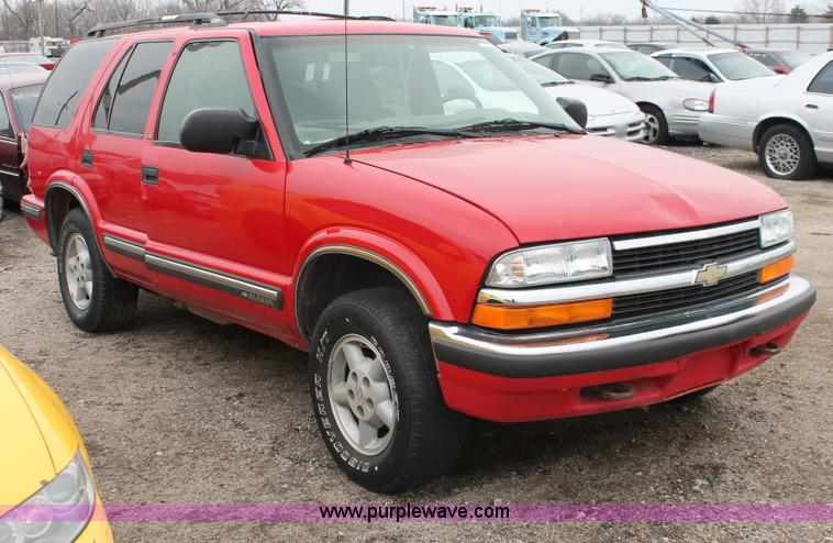 image for item W9453 1999 Chevrolet Blazer SUV