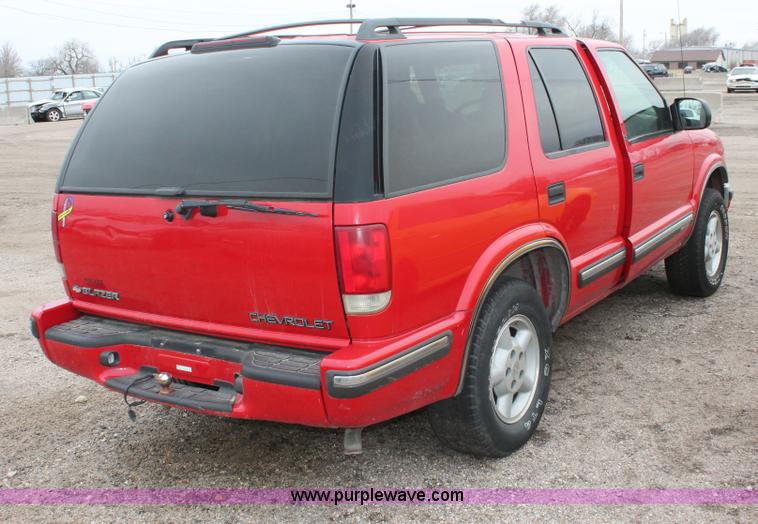 image for item W9453 1999 Chevrolet Blazer SUV