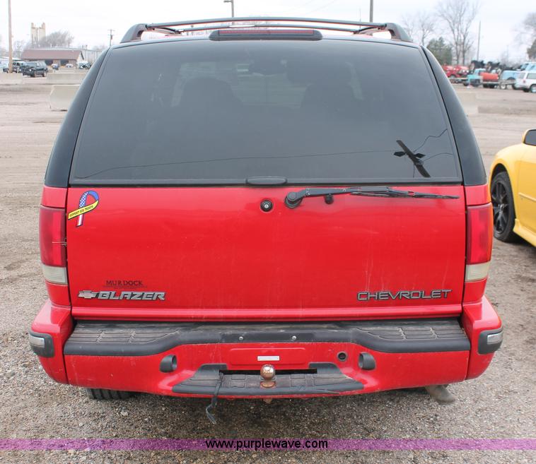 image for item W9453 1999 Chevrolet Blazer SUV